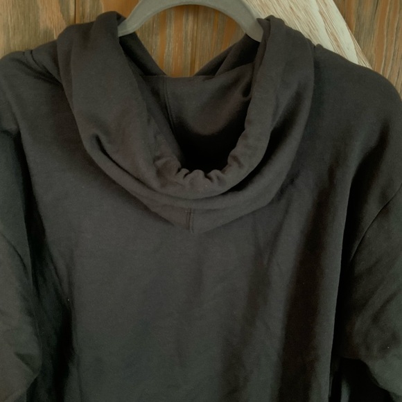 Levi’s women’s pullover sweatshirt.p2P 25 length 23.5. SIZE 1X nwt - Picture 4 of 6